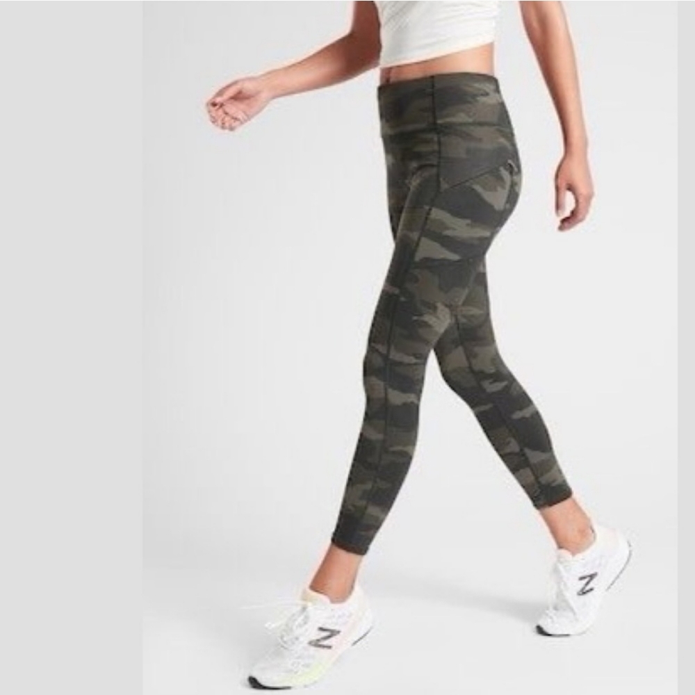 Athleta Camo Contender 7/8 Tights